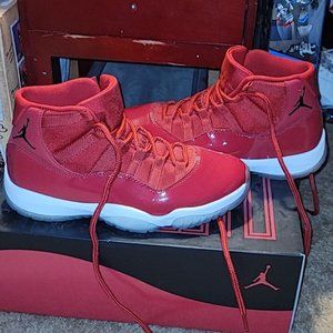 Jordan retro 11s red